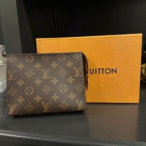 Louis Vuitton Tolietry Pouch 19